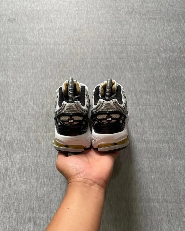 New Balance 1906R