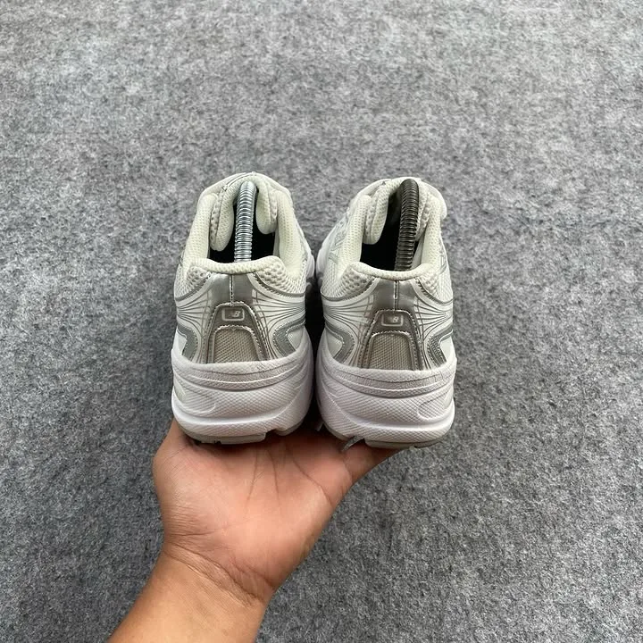 New Balance 740