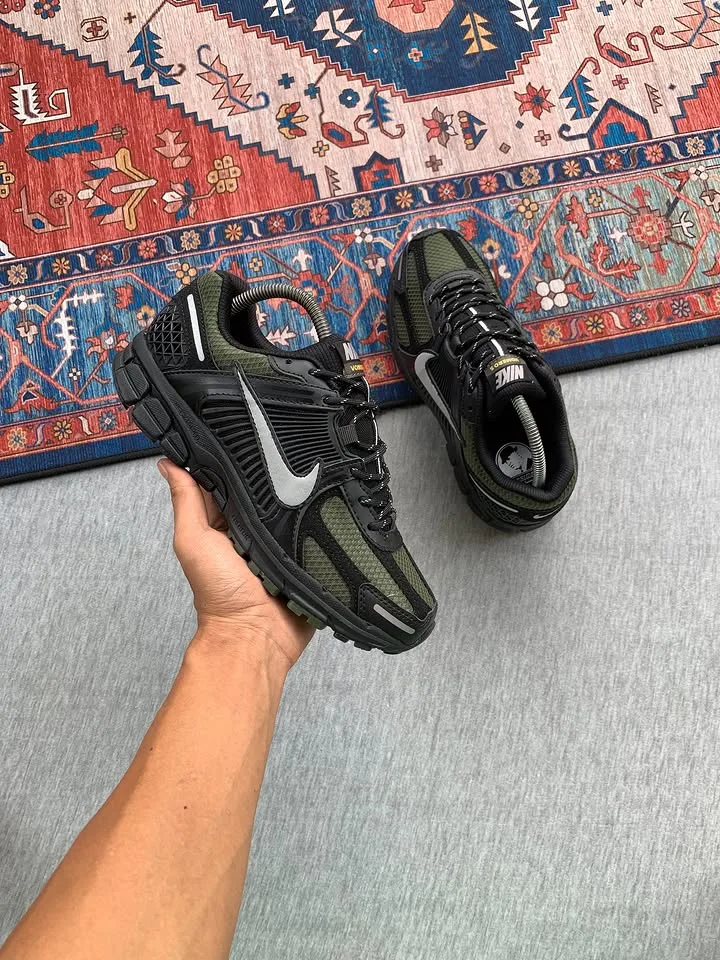 Nike Zoom Vomero 5 Black
