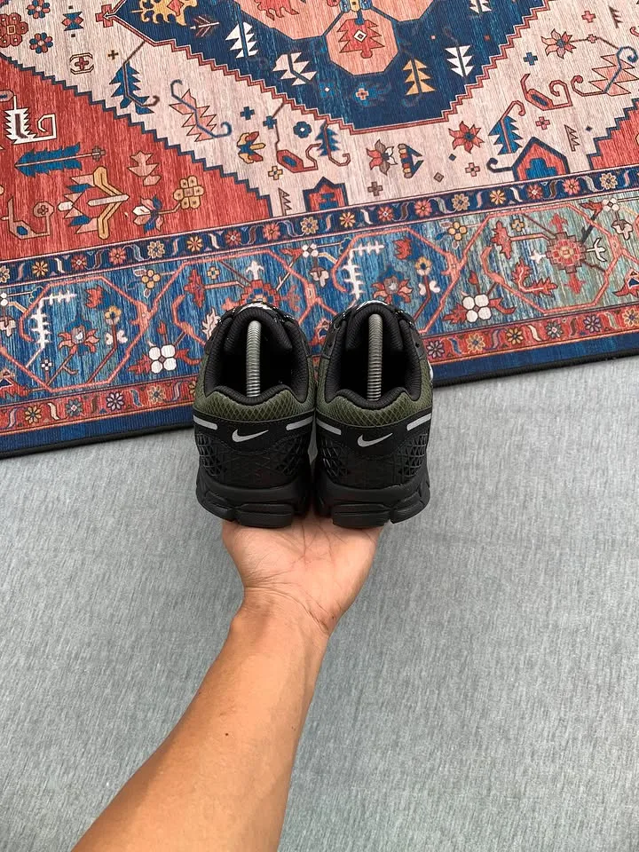 Nike Zoom Vomero 5 Black