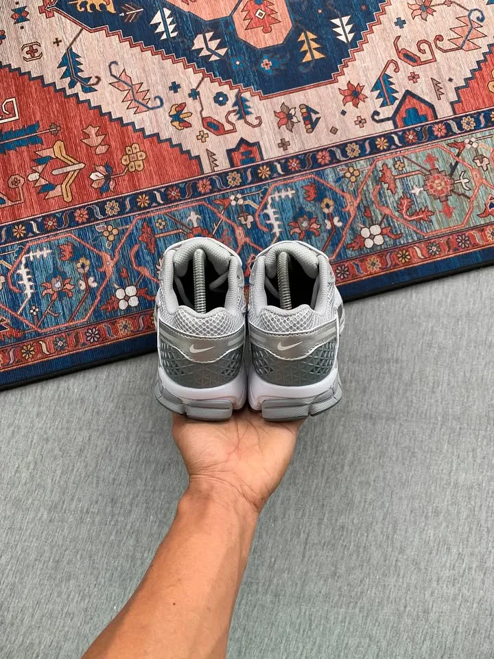 Nike Zoom Vomero 5 Wolf Gray