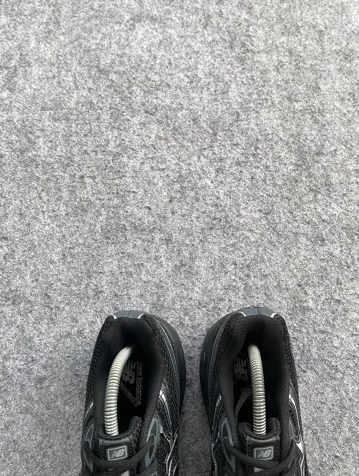 New Balance 740 Full Black