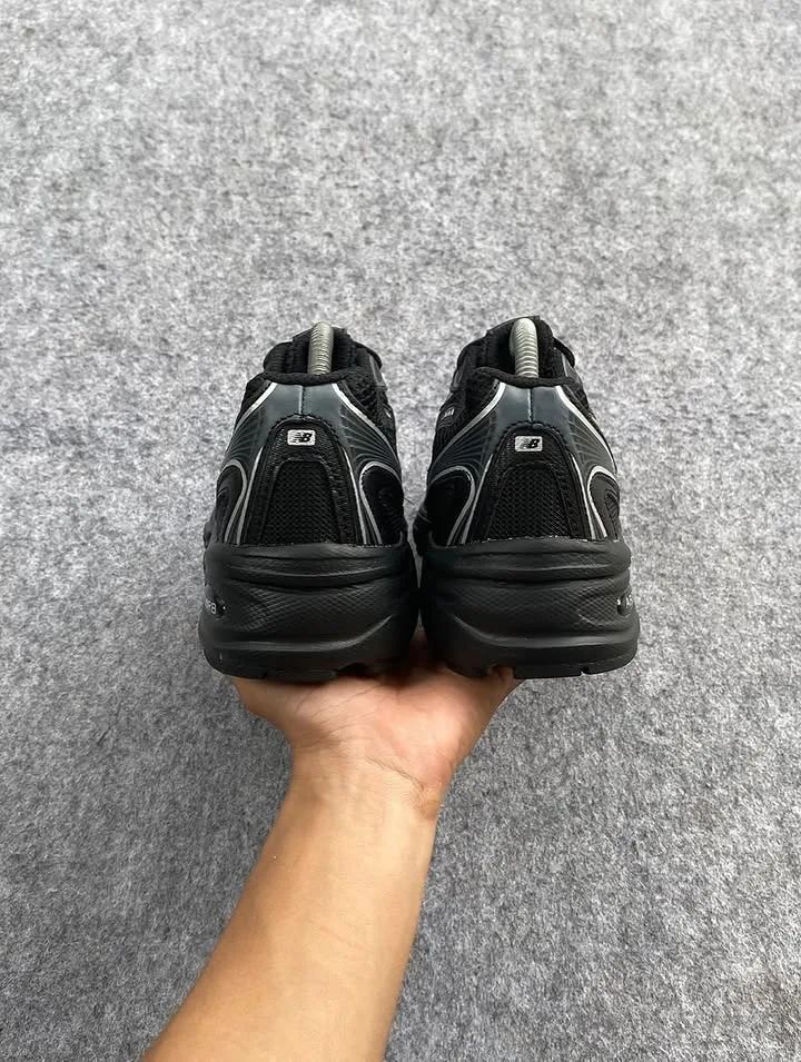 New Balance 740 Full Black