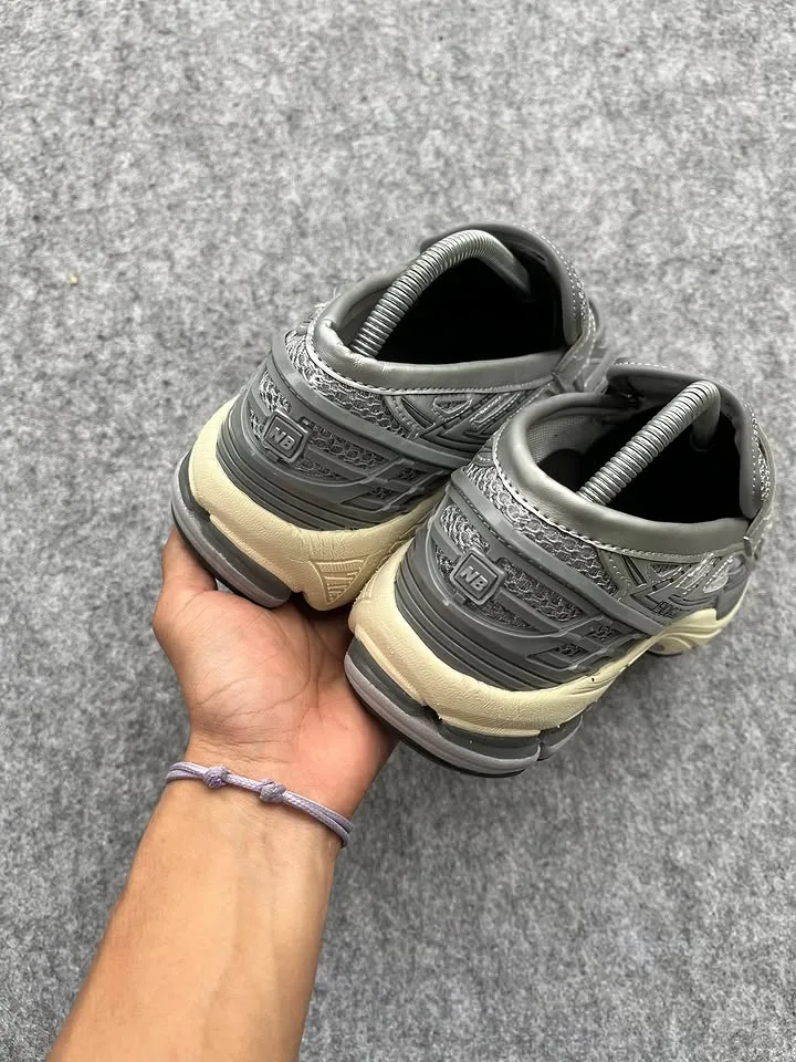 NEW BALANCE 1906L