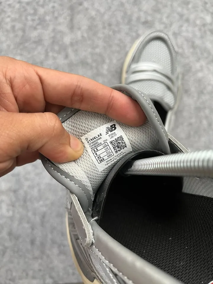 NEW BALANCE 1906L