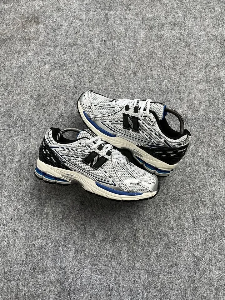 NEW BALANCE 1906R