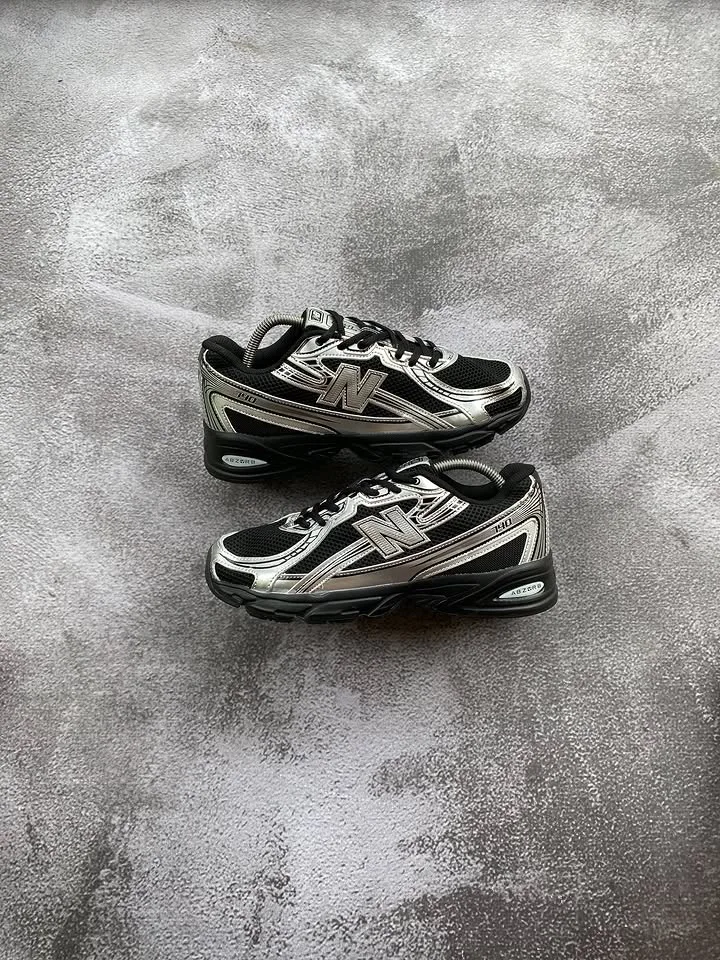 New Balance 740 Black Silver