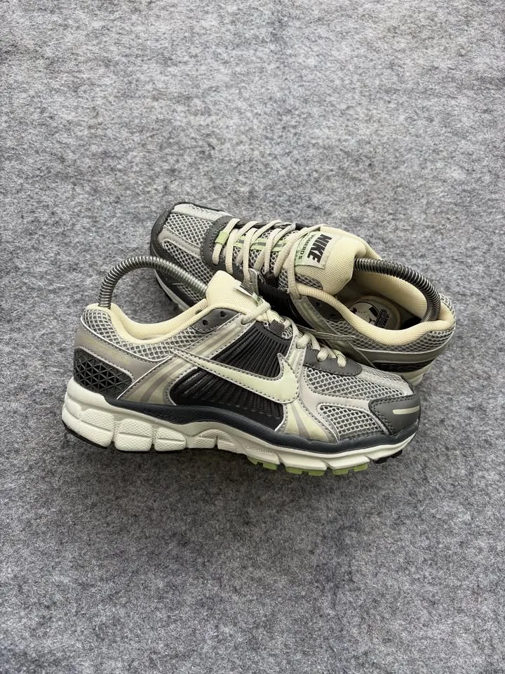 Nike vomero 5
