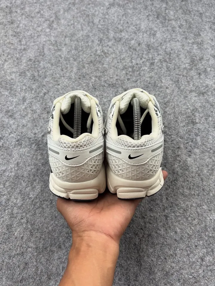 Nike vomero 5