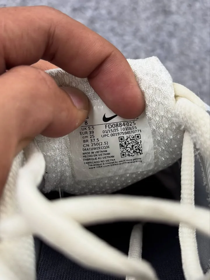 Nike vomero 5